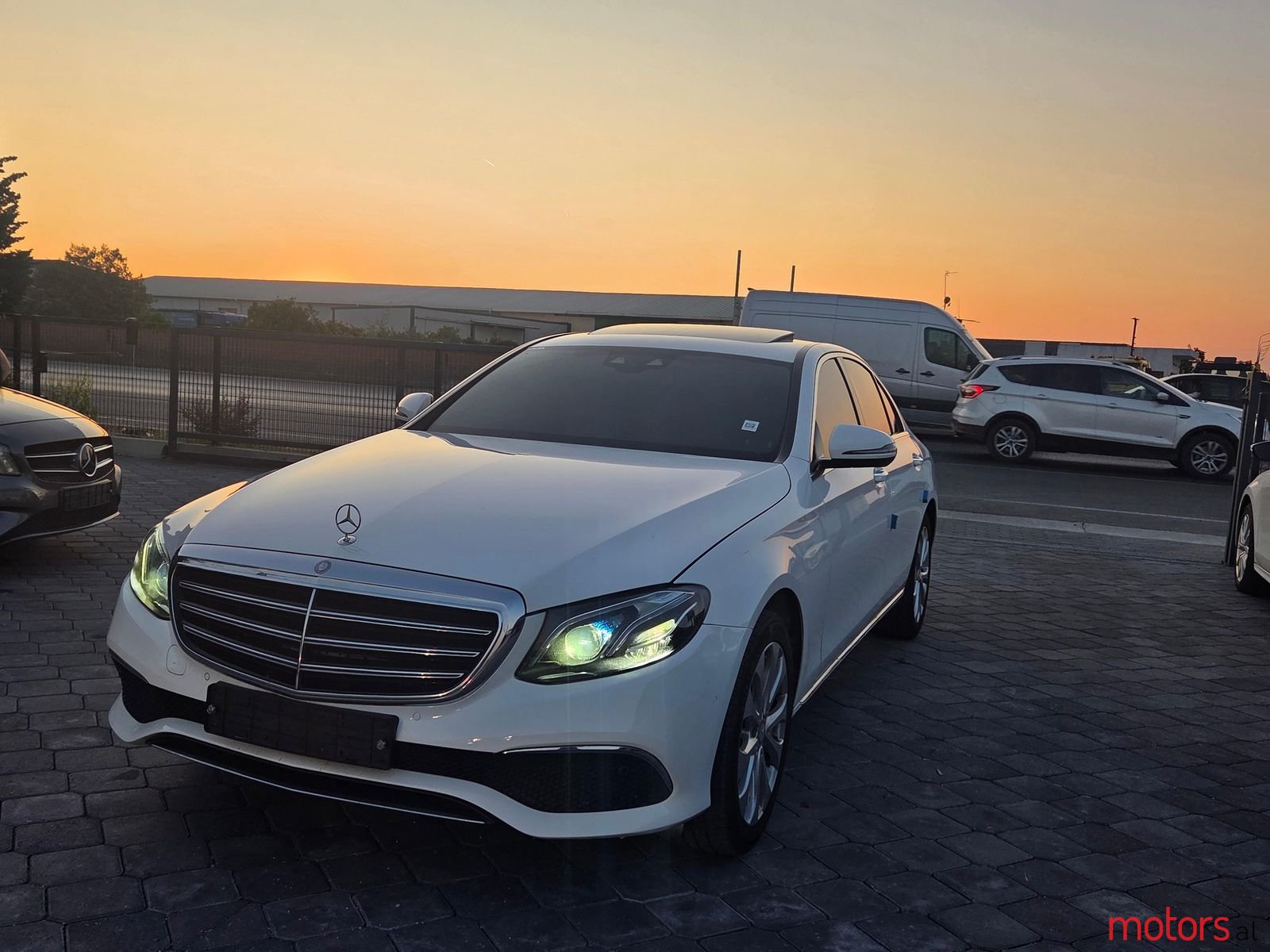 2017' Mercedes-Benz E 220 photo #2