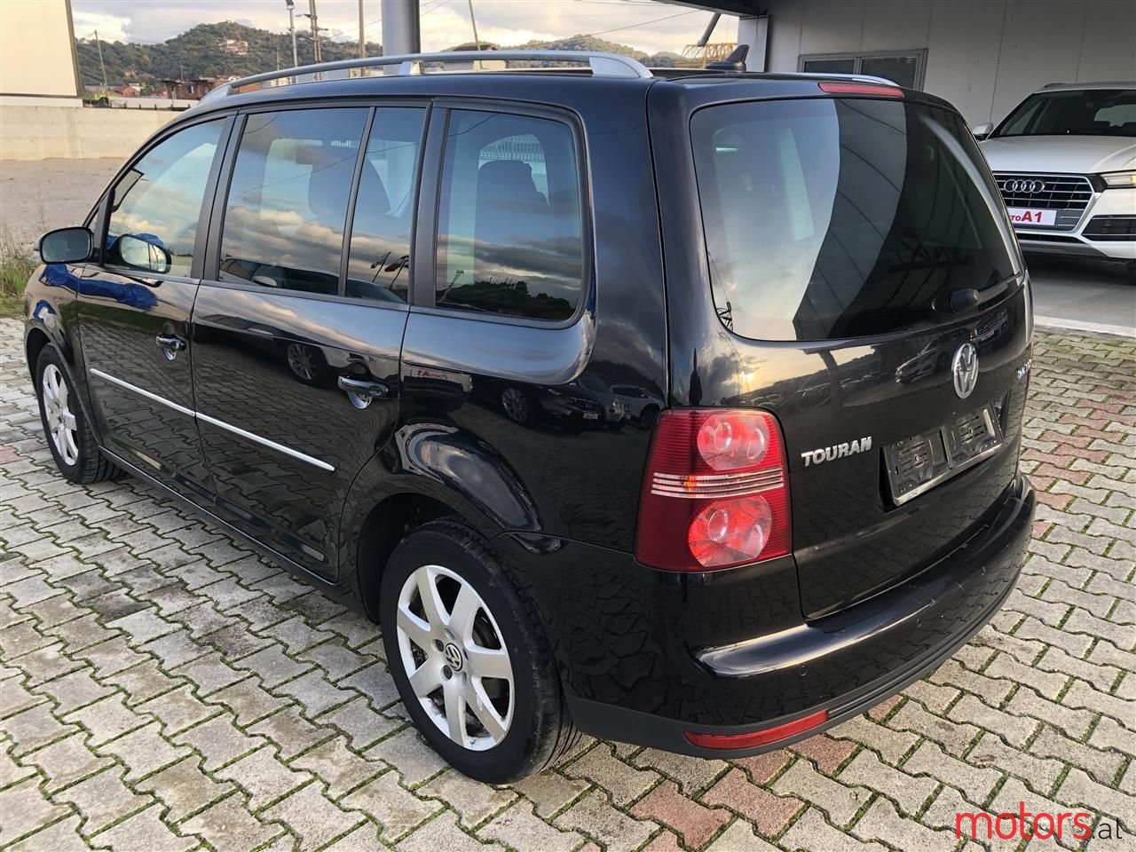 2007' Volkswagen Touran photo #4