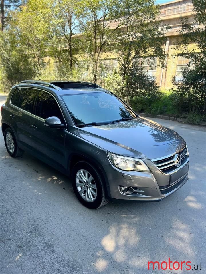 2010' Volkswagen Tiguan photo #1