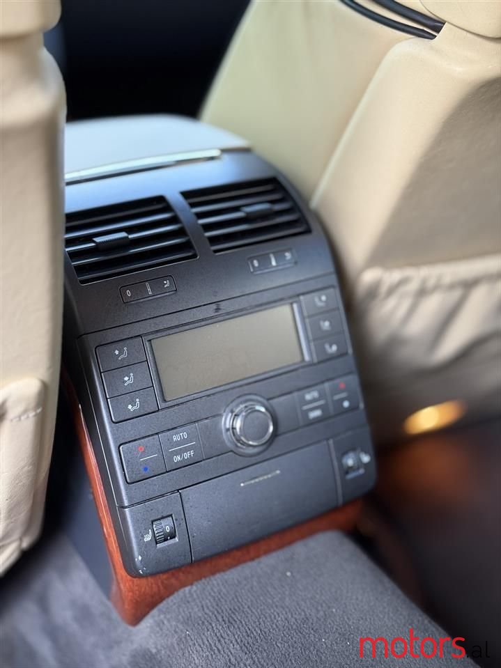 2008' Volkswagen Phaeton photo #4