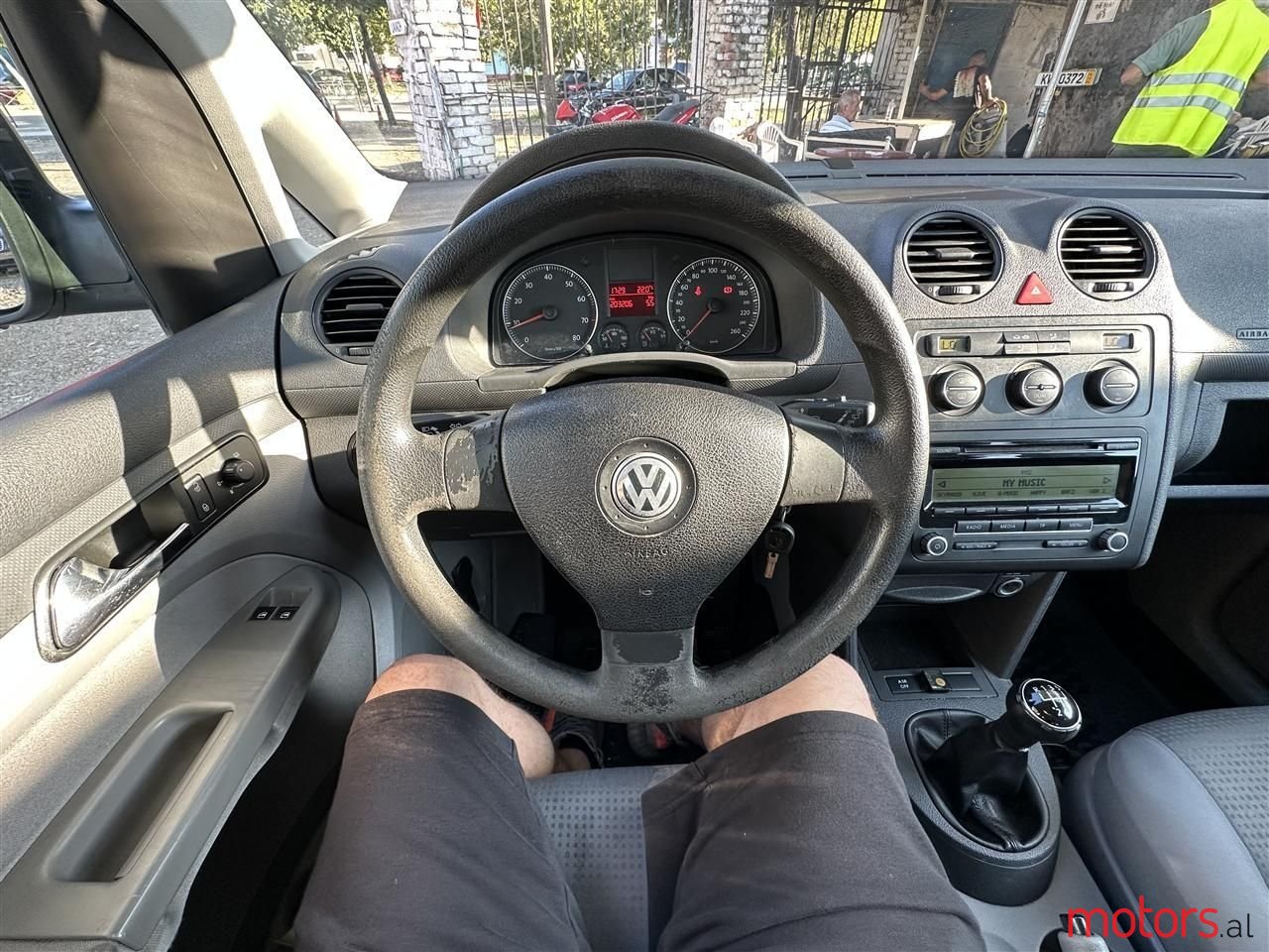 2009' Volkswagen Caddy photo #6