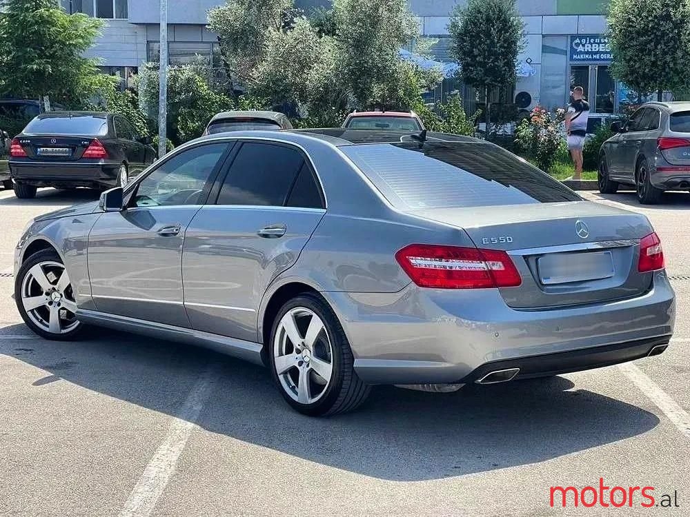 2011' Mercedes-Benz E 500 photo #3
