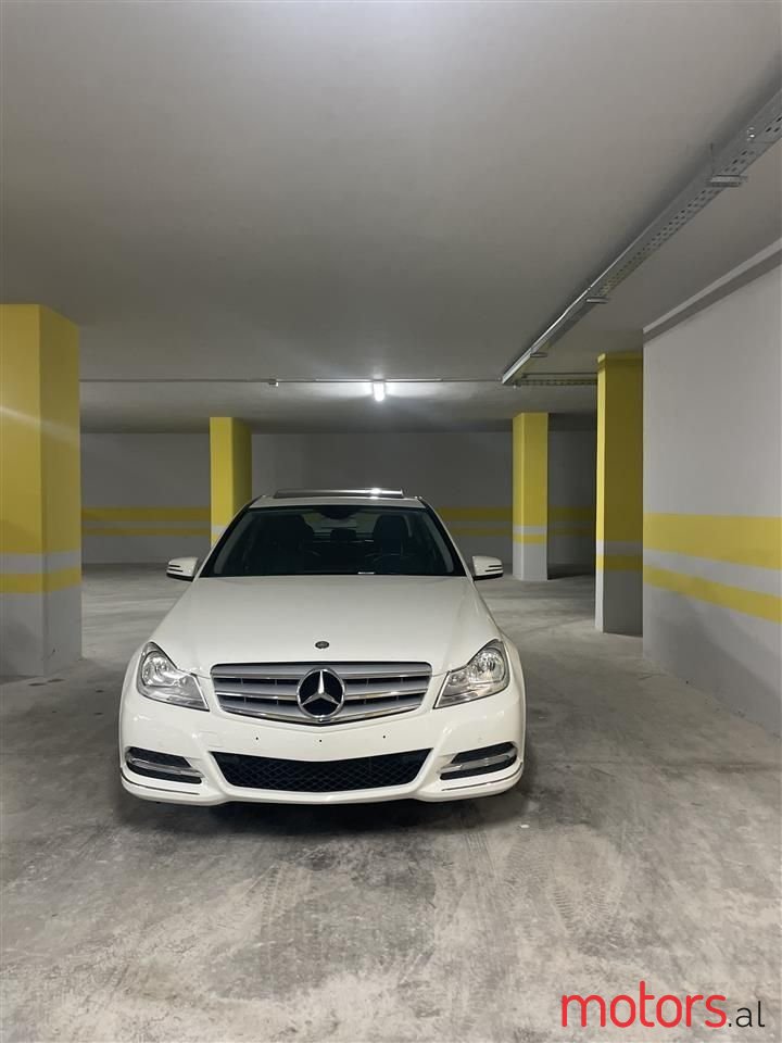 2012' Mercedes-Benz C 250 photo #2