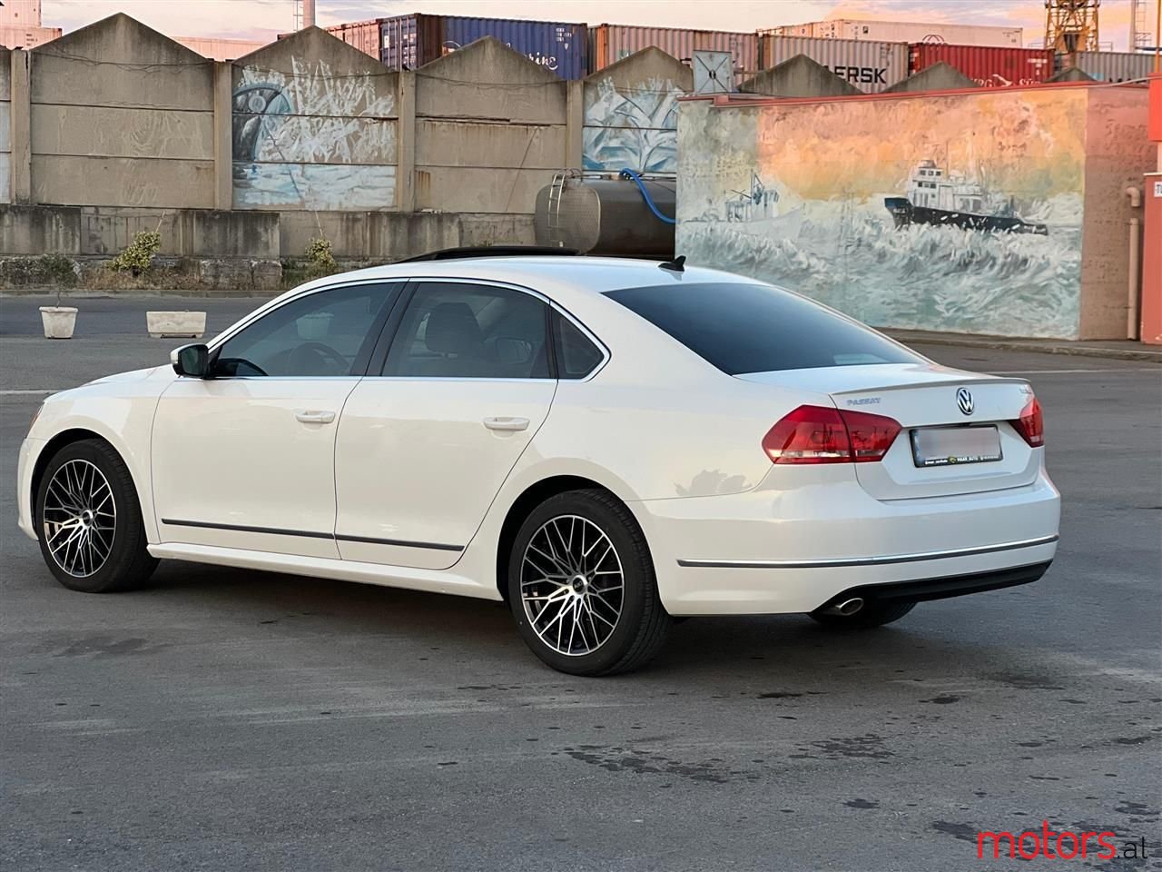 2013' Volkswagen Passat photo #4