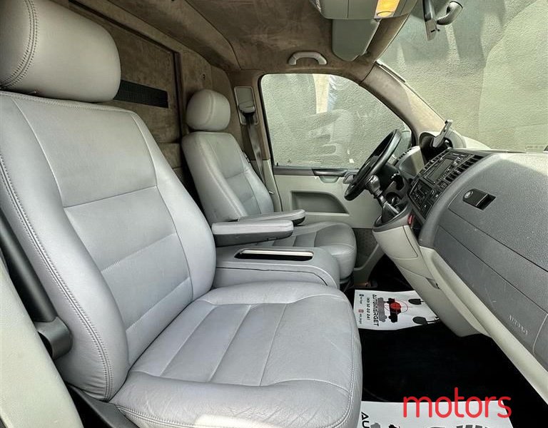 2009' Volkswagen T5 Caravelle photo #5