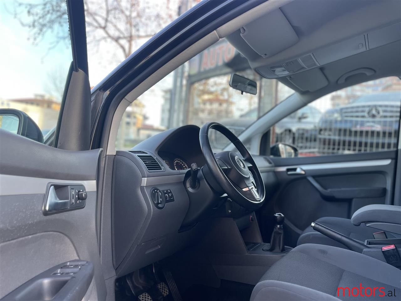 2012' Volkswagen Touran photo #6