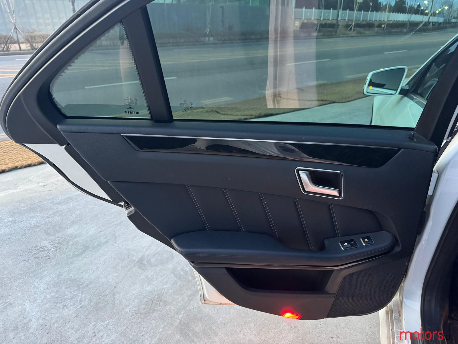 2014' Mercedes-Benz E 220 photo #2