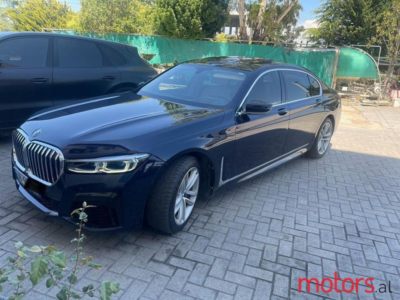 2016' BMW 750 photo #1