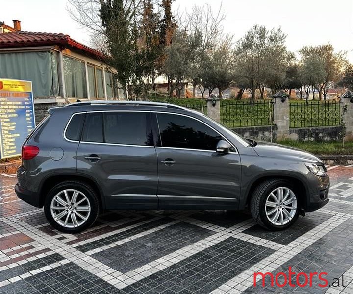 2013' Volkswagen Tiguan photo #2