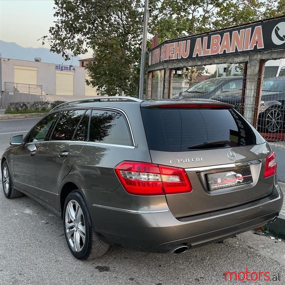 2011' Mercedes-Benz E 350 photo #5