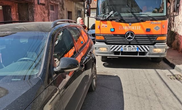 35 bllokime për kalimin e zjarrfikësve/ Ponari: Emergjencë ndërhyrja sepse rrezikohët jeta dhe prona