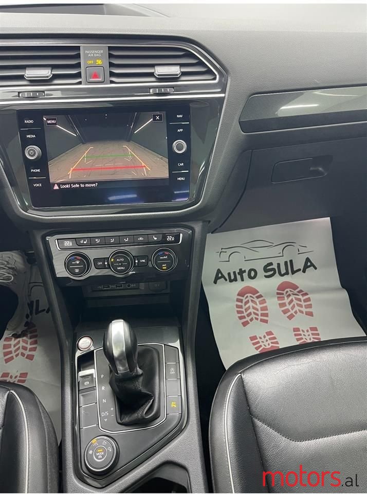 2019' Volkswagen Tiguan photo #5