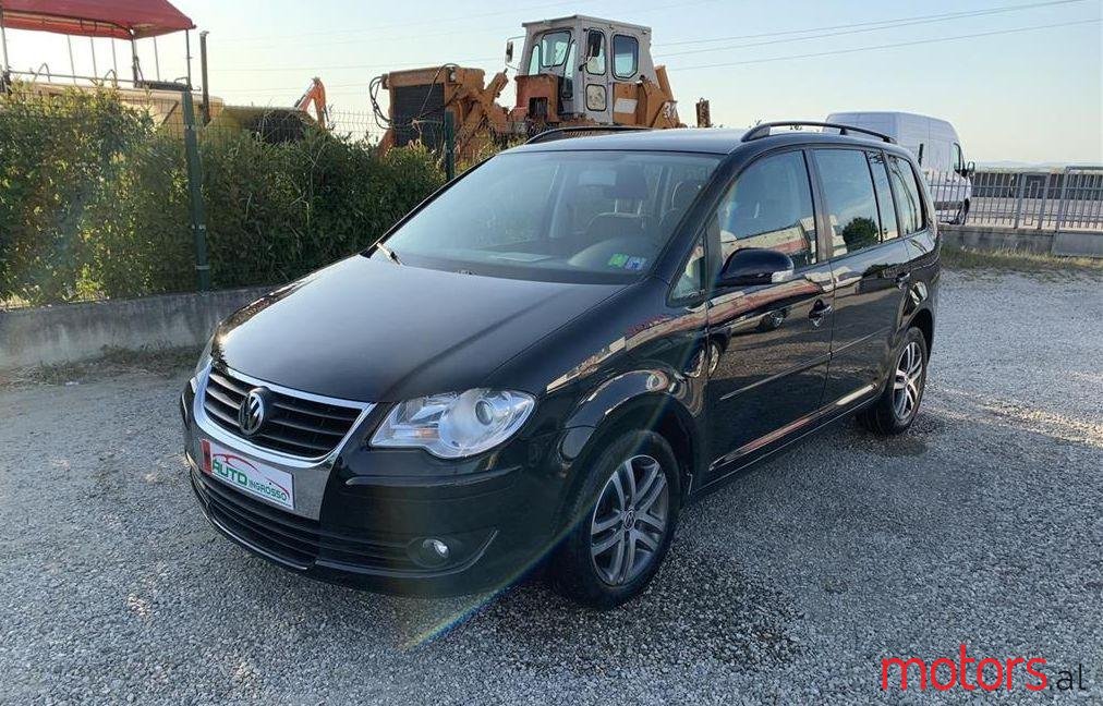 2009' Volkswagen Touran photo #1