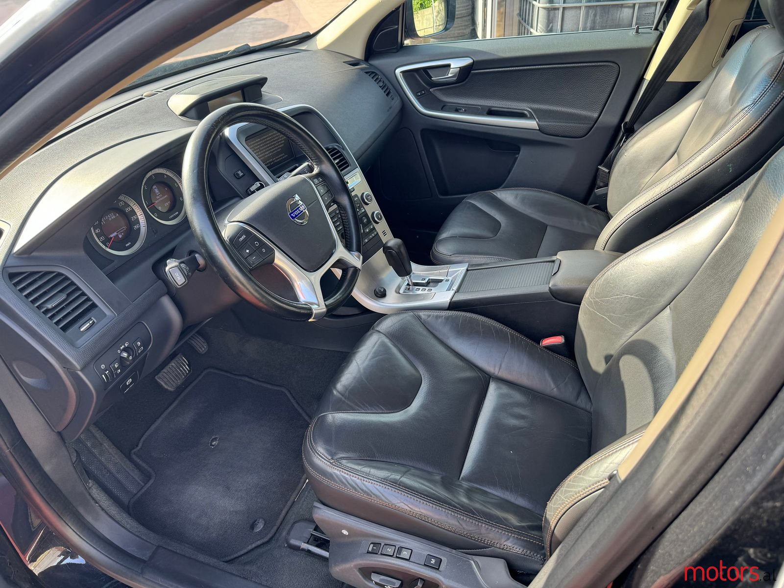 2010' Volvo Xc 60 photo #2