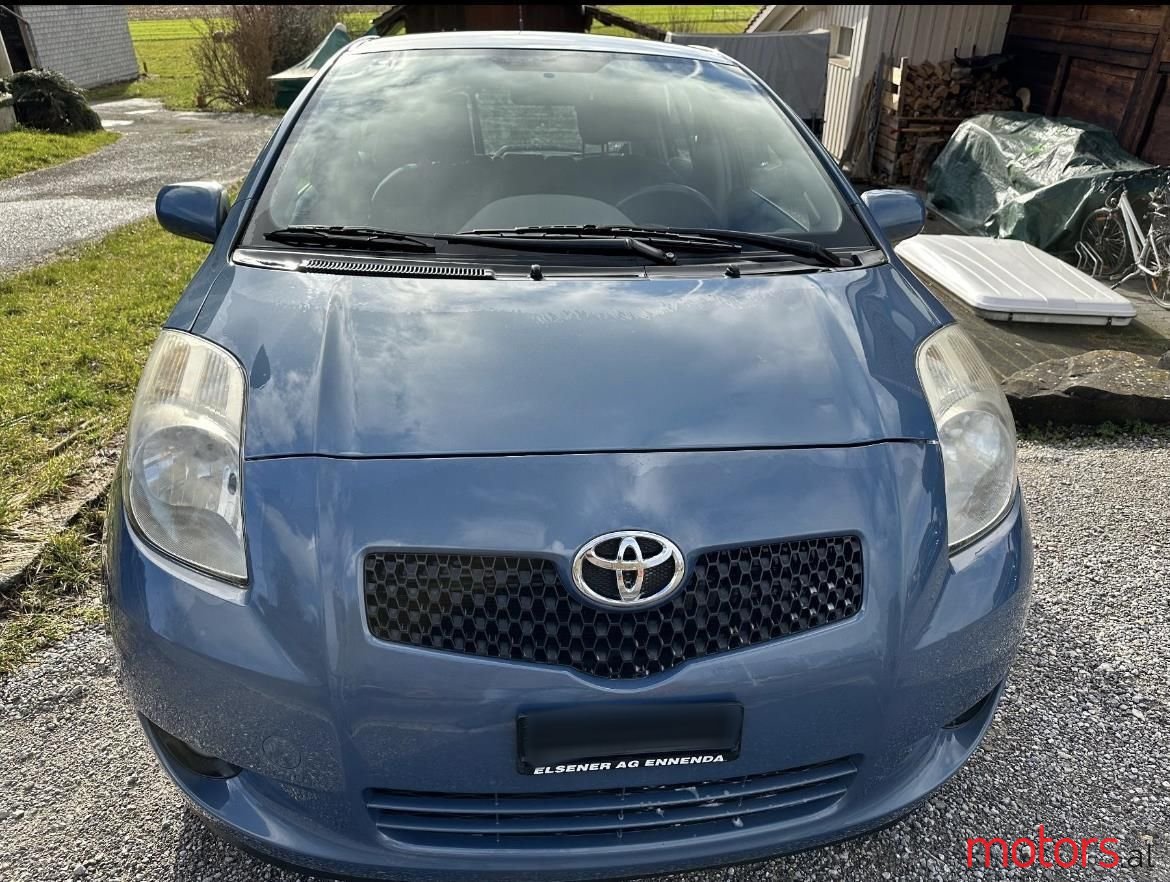 2008' Toyota Yaris photo #4