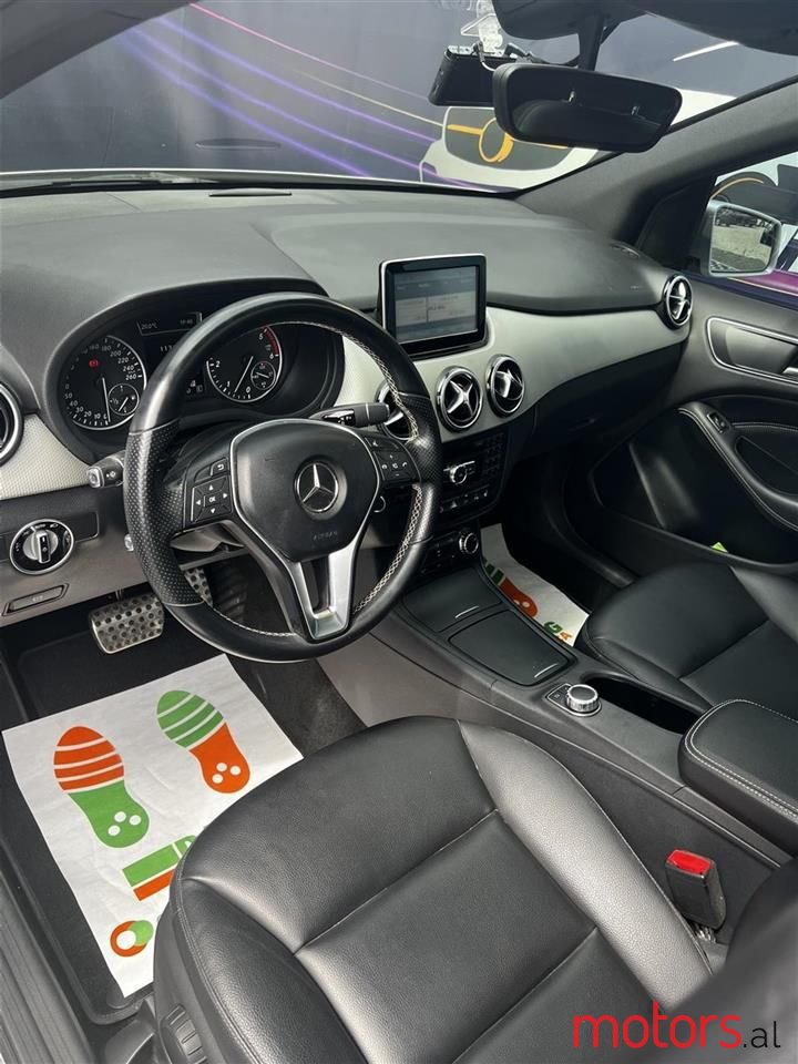 2013' Mercedes-Benz B 200 photo #4