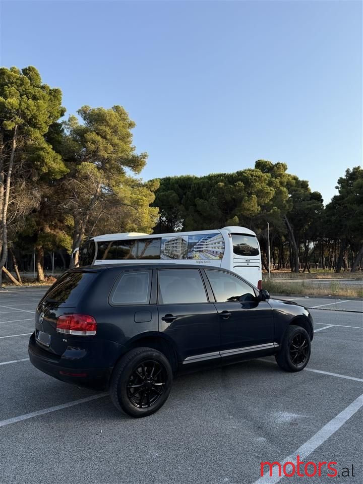 2005' Volkswagen Touareg photo #5