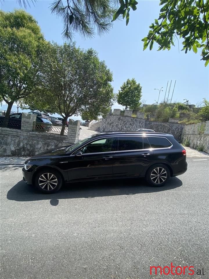 2017' Volkswagen Passat photo #4