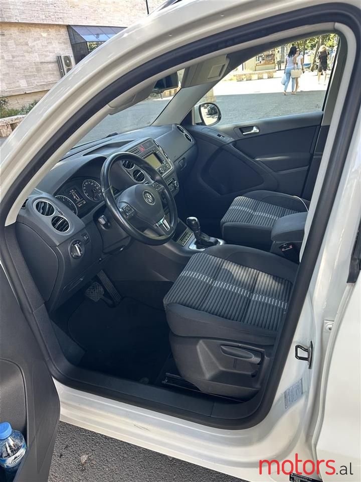 2010' Volkswagen Tiguan photo #3