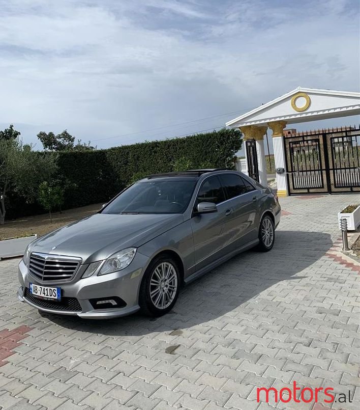 2011' Mercedes-Benz 350 photo #1