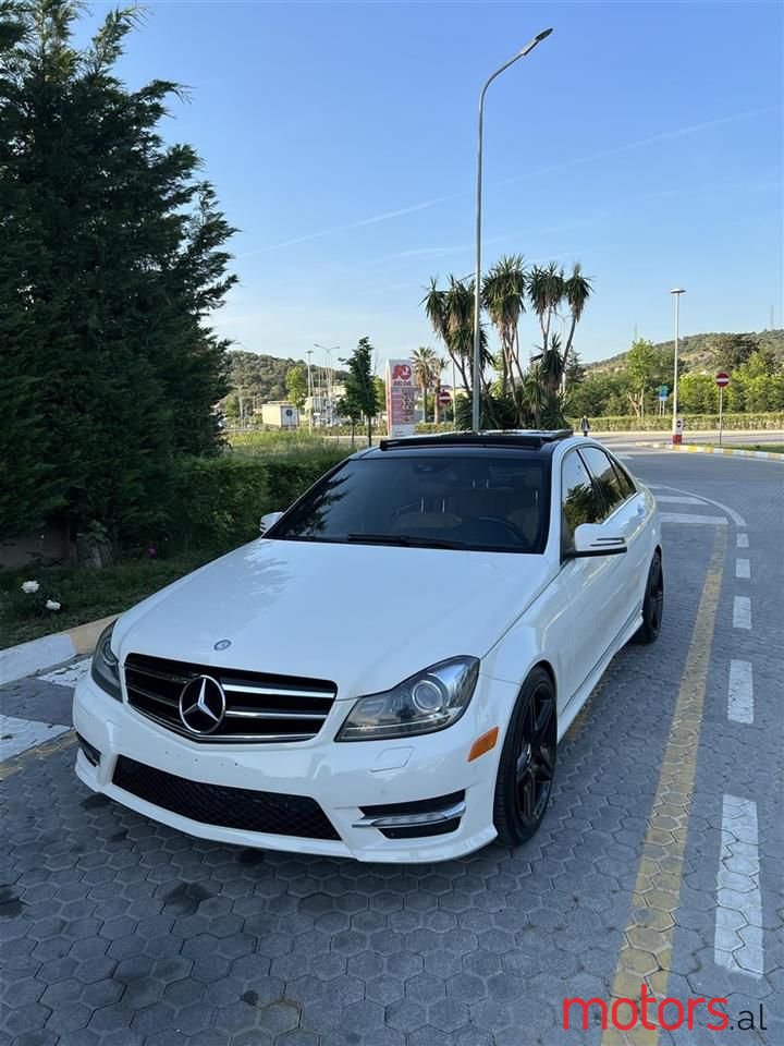 2012' Mercedes-Benz C 300 photo #4