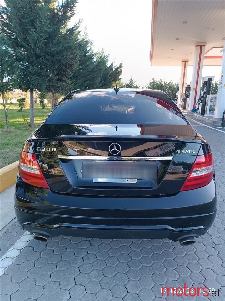 2012' Mercedes-Benz 300 photo #4