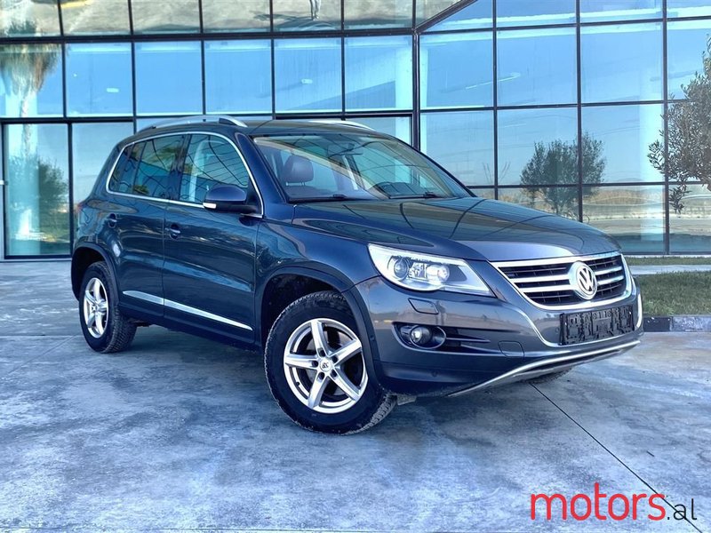 2010' Volkswagen Tiguan photo #1