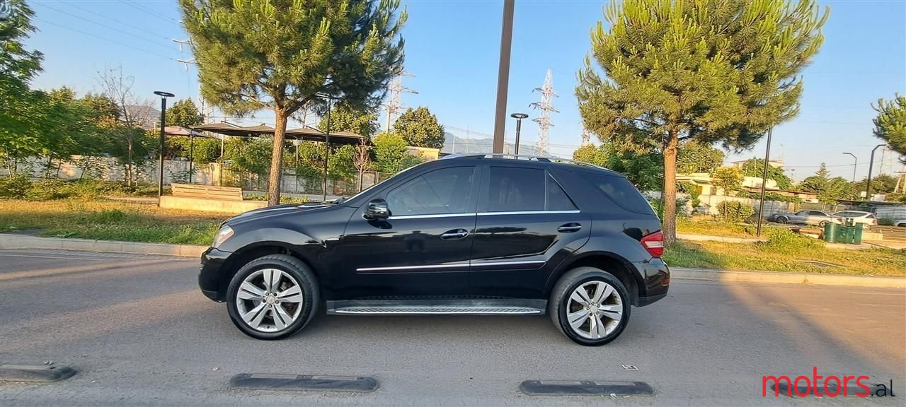 2011' Mercedes-Benz ML 350 photo #2