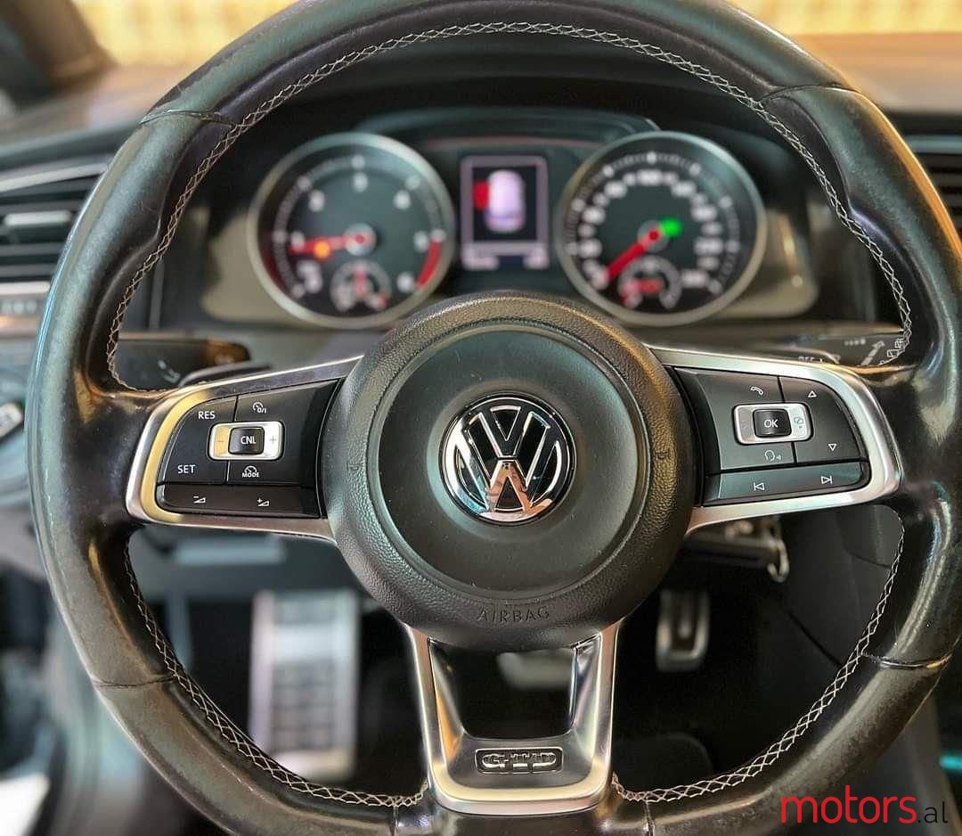 2013' Volkswagen Golf photo #5