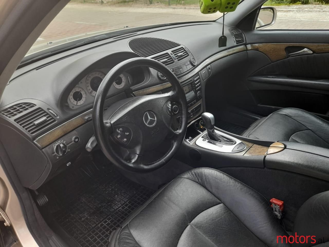 2004' Mercedes-Benz E 270 photo #2