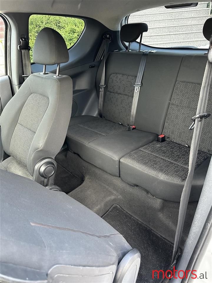 2012' Mitsubishi Colt photo #4