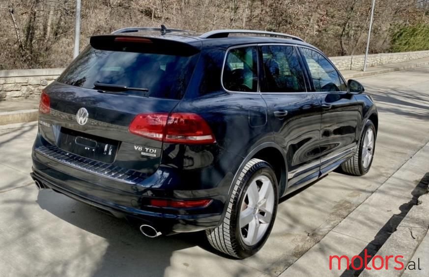 2012' Volkswagen Touareg photo #3