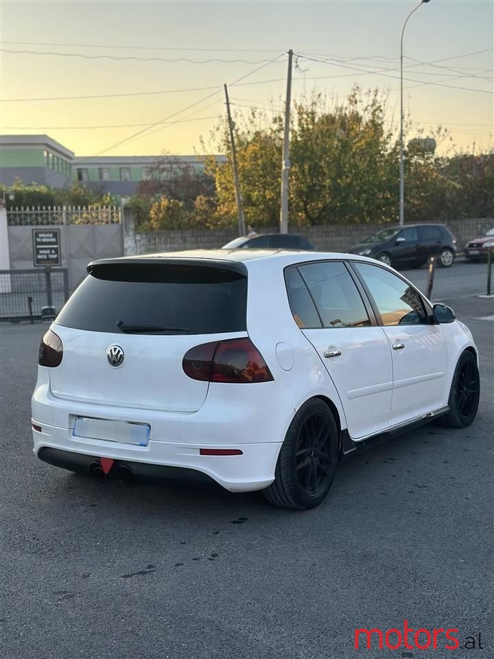 2004' Volkswagen Golf photo #5