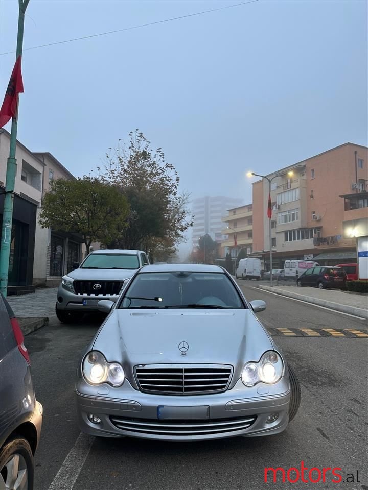 2006' Mercedes-Benz 220 photo #1