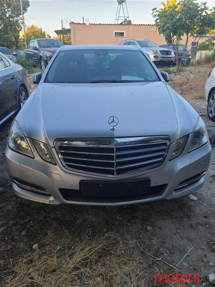 2012' Mercedes-Benz E 220 photo #1
