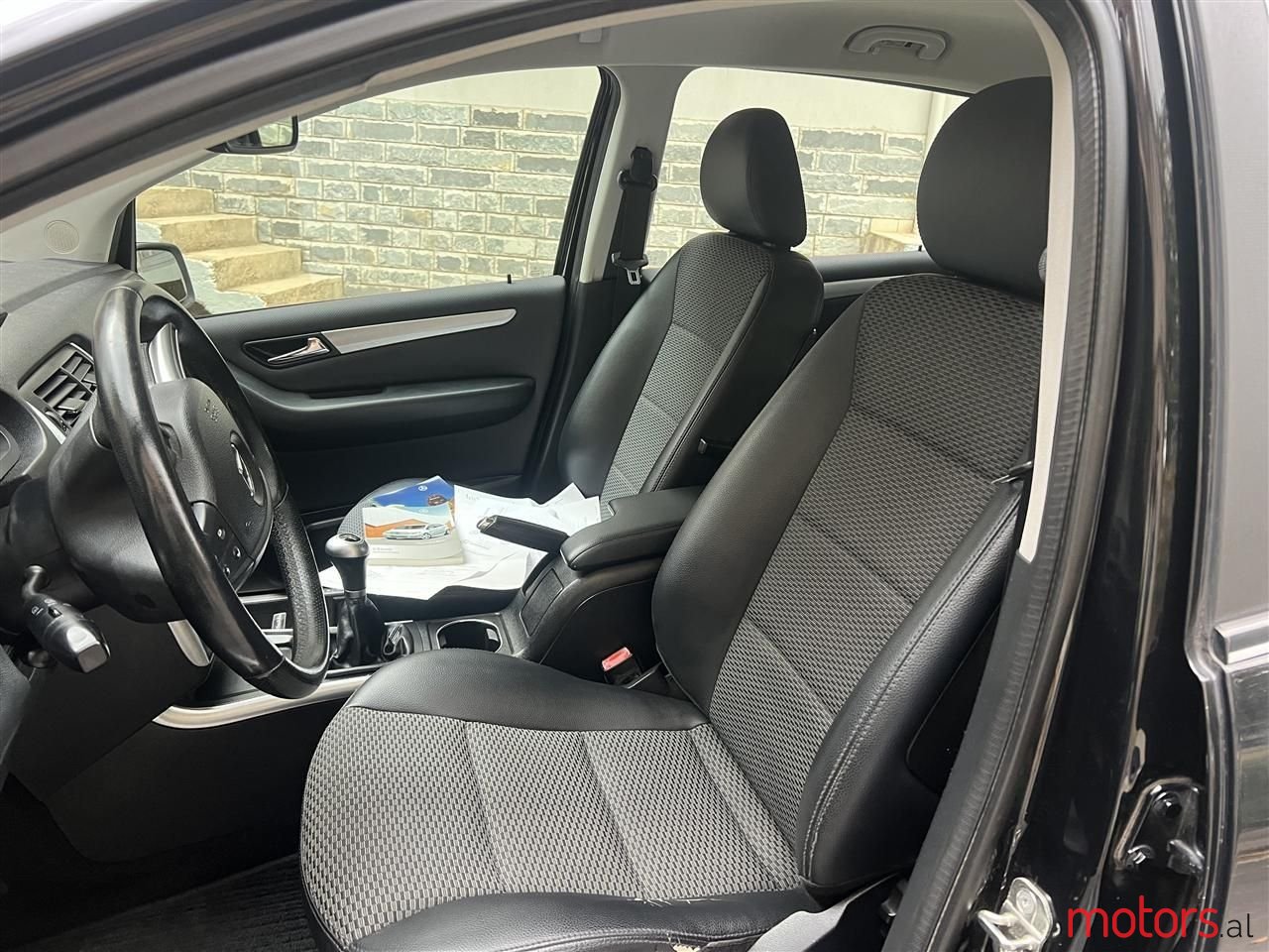 2010' Mercedes-Benz B 180 photo #6