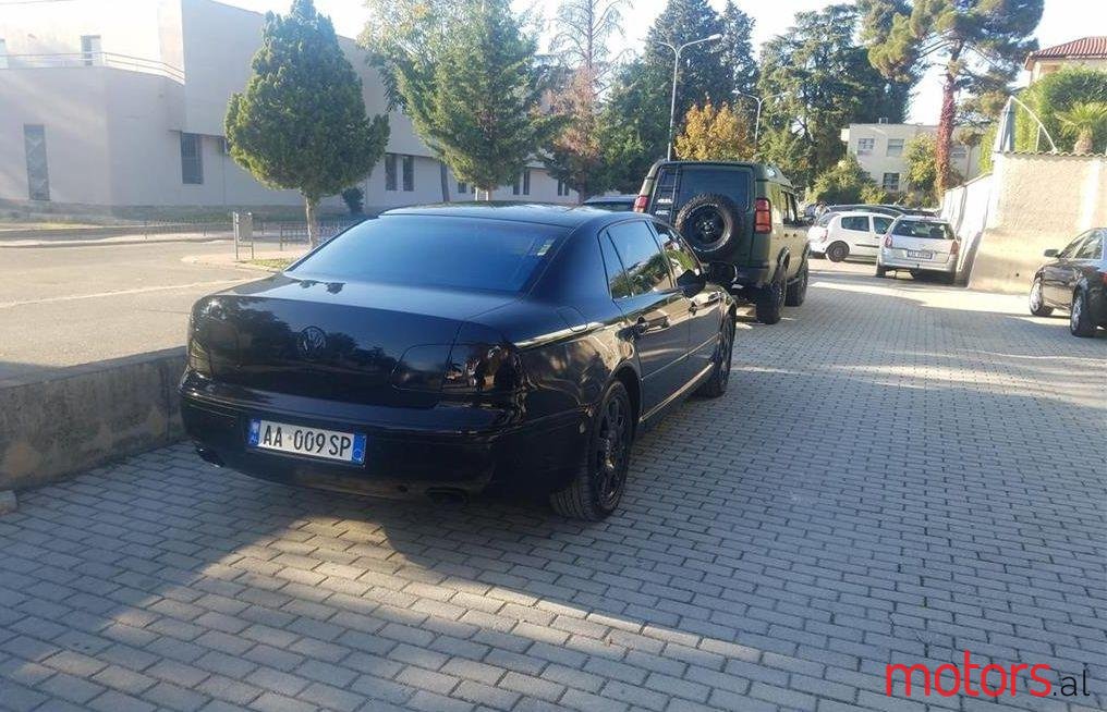 2004' Volkswagen Phaeton photo #1