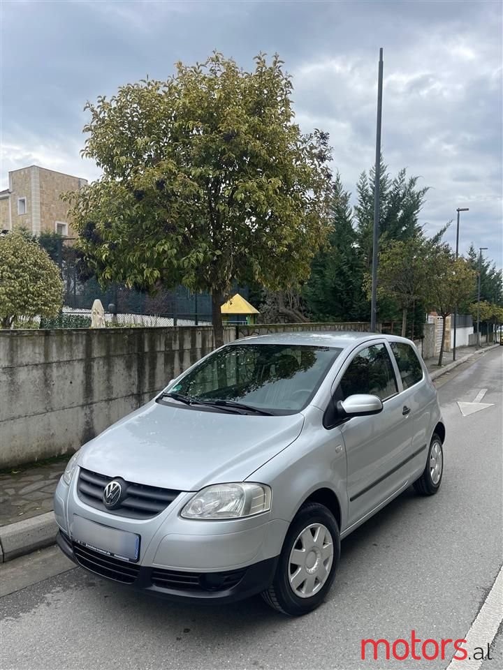 2008' Volkswagen Fox photo #2