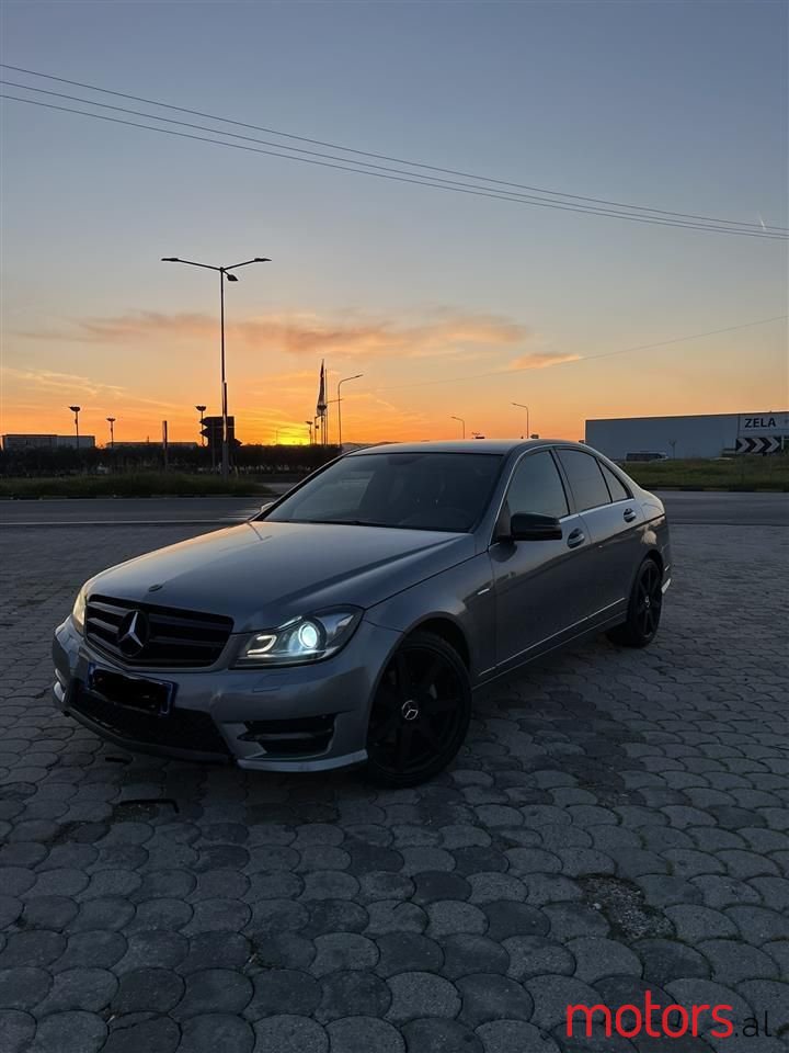 2009' Mercedes-Benz 220 photo #1