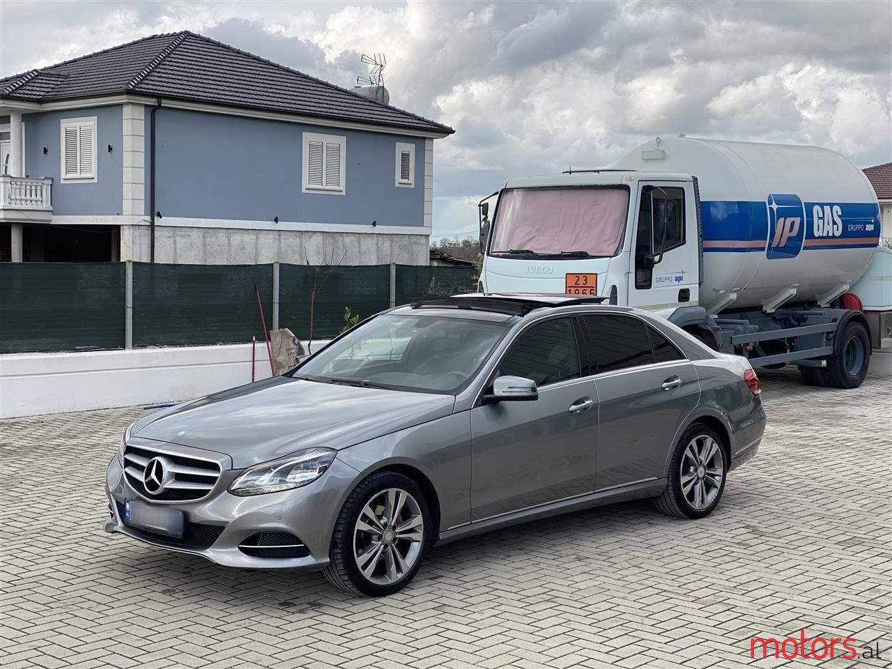 2014' Mercedes-Benz E 220 photo #2