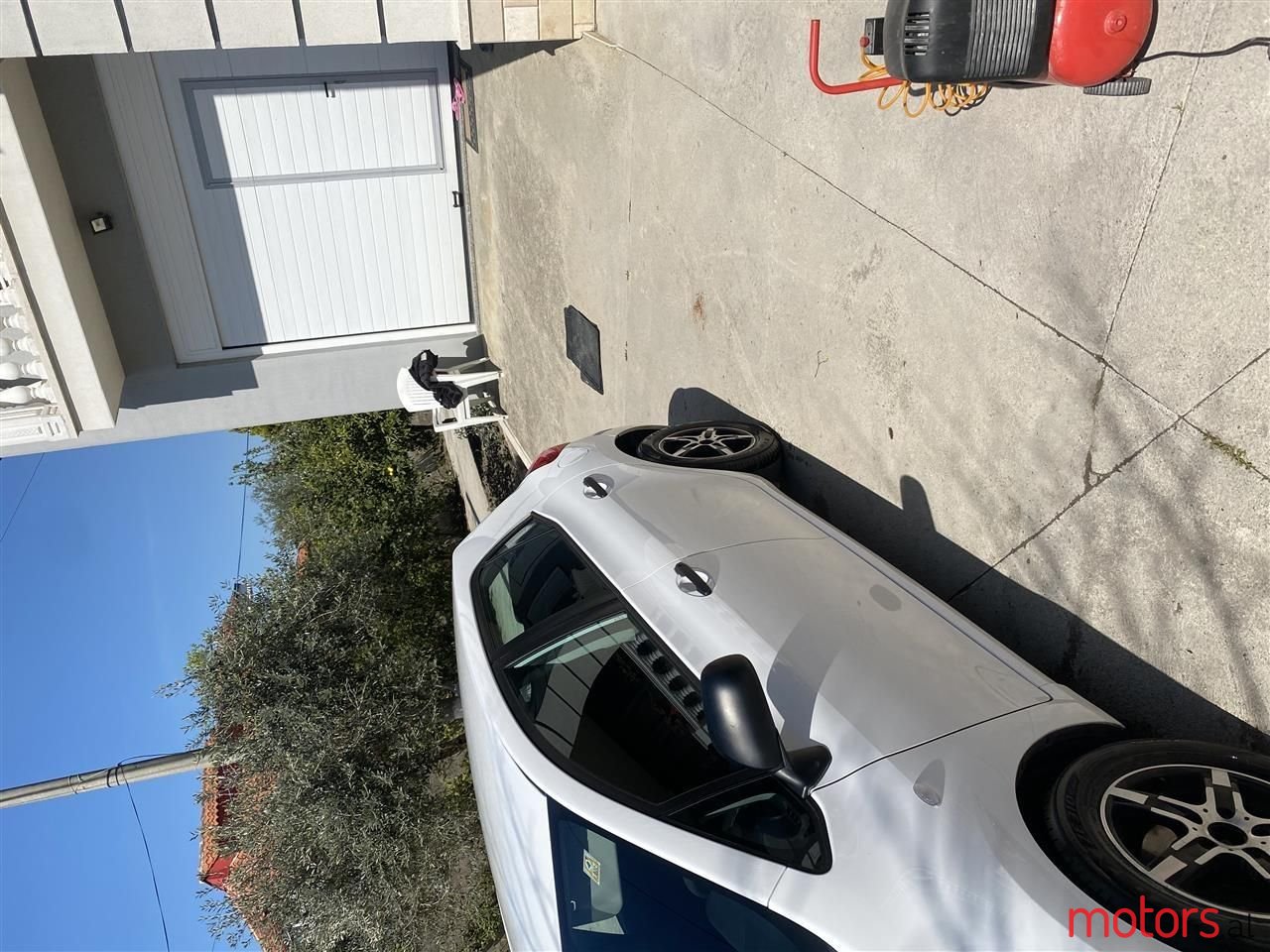 2010' Toyota Auris photo #4