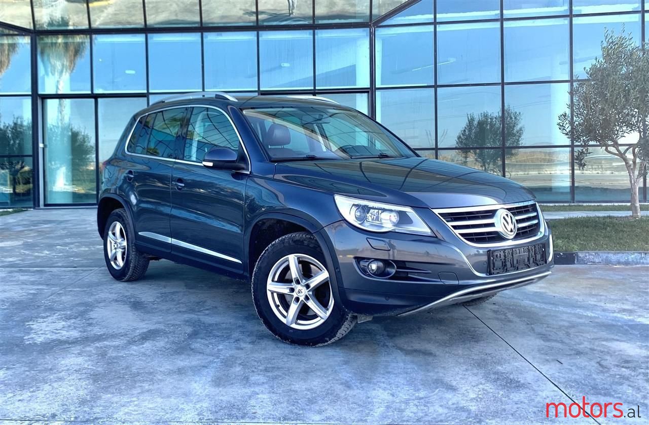 2010' Volkswagen Tiguan photo #1