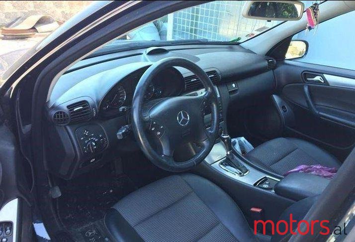 2005' Mercedes-Benz C 220 photo #2