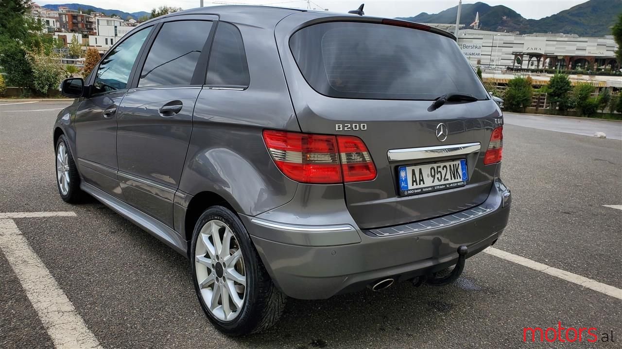 2011' Mercedes-Benz B 200 photo #6