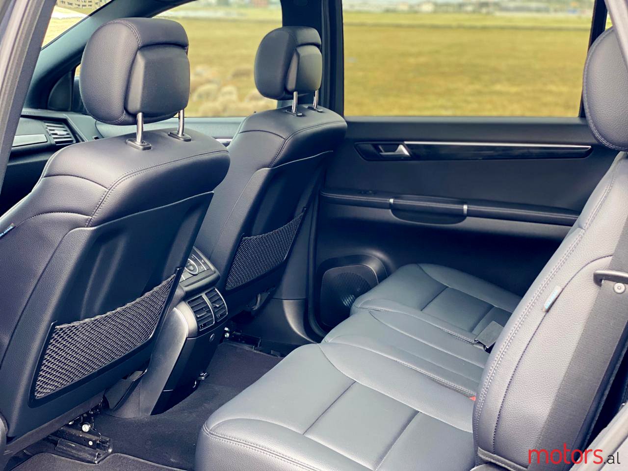 2012' Mercedes-Benz R 350 photo #7