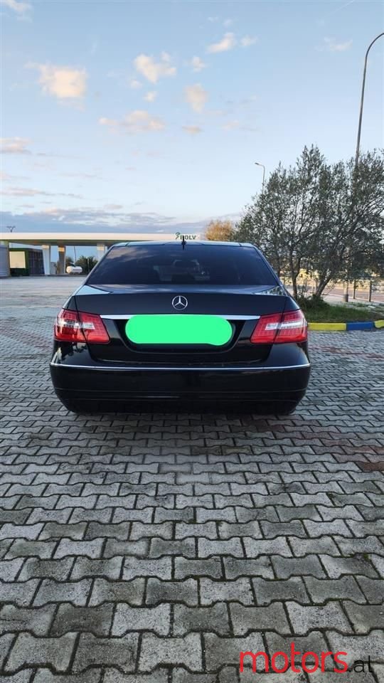 2010' Mercedes-Benz E 220 photo #5