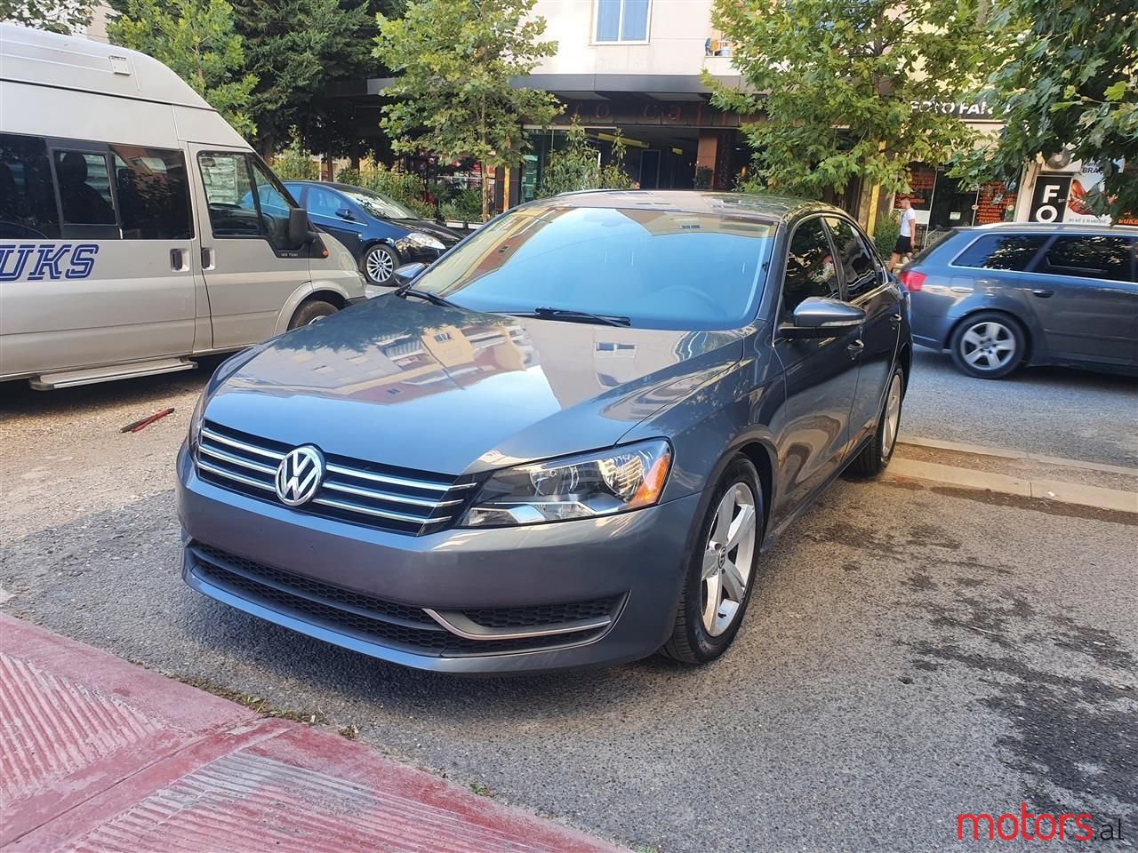 2013' Volkswagen Passat photo #2
