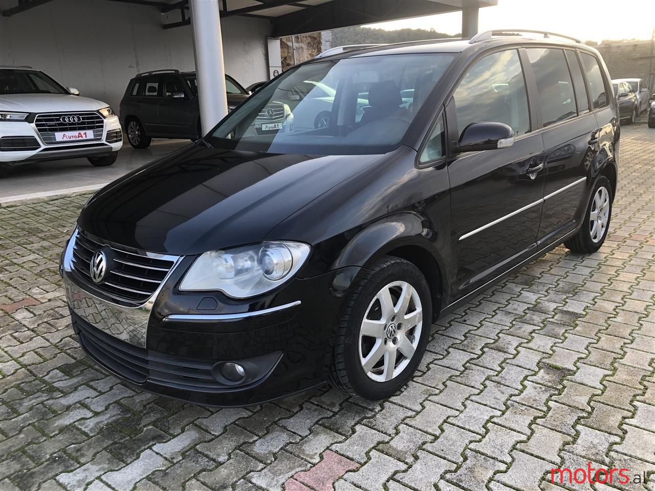 2007' Volkswagen Touran photo #3