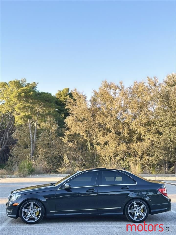 2012' Mercedes-Benz C 300 photo #2