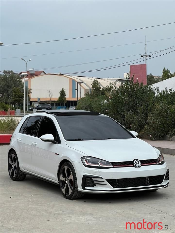2015' Volkswagen Golf photo #1